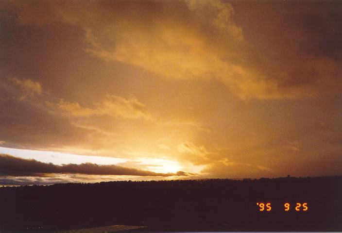 stratus stratus_cloud : Schofields, NSW   25 September 1995