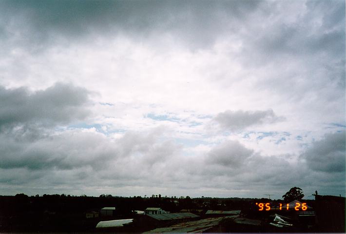 stratocumulus stratocumulus_cloud : Schofields, NSW   26 November 1995