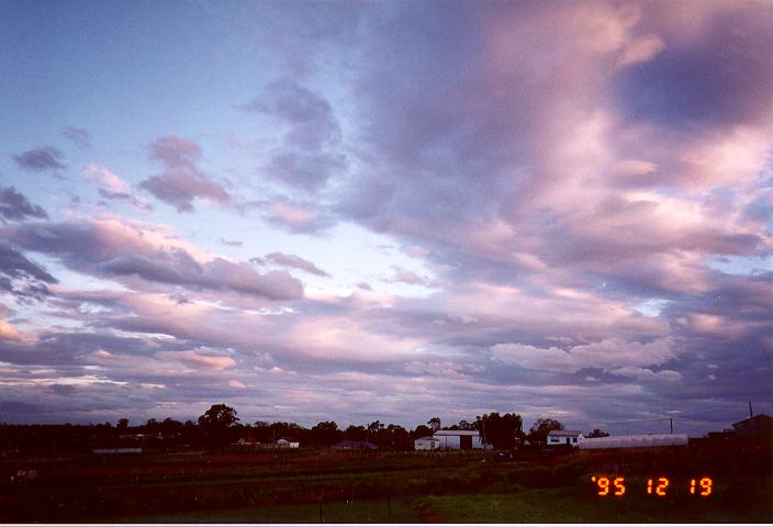 altocumulus lenticularis : Schofields, NSW   19 December 1995