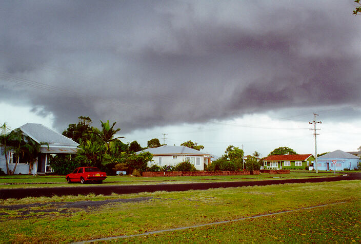 wallcloud thunderstorm_wall_cloud : Ballina, NSW   30 November 1997