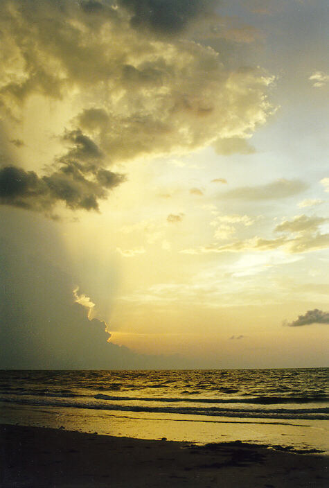 thunderstorm cumulonimbus_calvus : Darwin, NT   3 December 1997