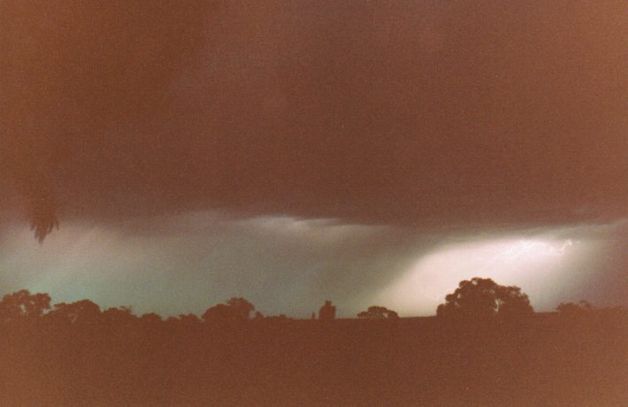 contributions received : Murtoa, VIC<BR>Photo by Paul Yole   1 October 1998