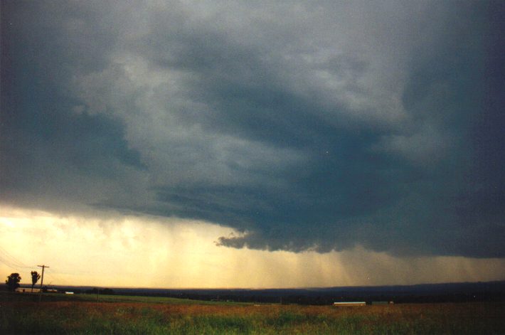 cumulonimbus thunderstorm_base : Luddenham, NSW   13 March 1999