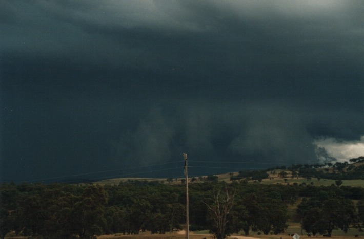 cumulonimbus thunderstorm_base : 30km W of Glen Innes, NSW   17 January 2000