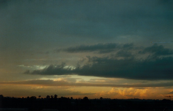 thunderstorm cumulonimbus_calvus : Schofields, NSW   10 May 2000