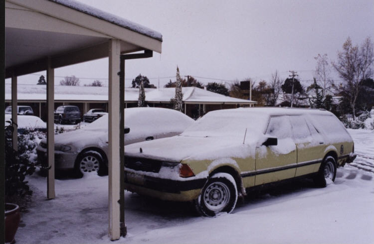 contributions received : Oberon, NSW<BR>Photo by Jeff Brislane   29 May 2000