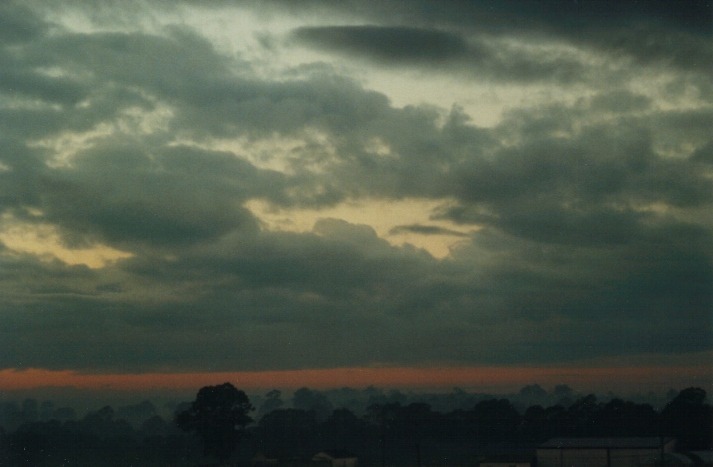 stratocumulus stratocumulus_cloud : Schofields, NSW   26 June 2000