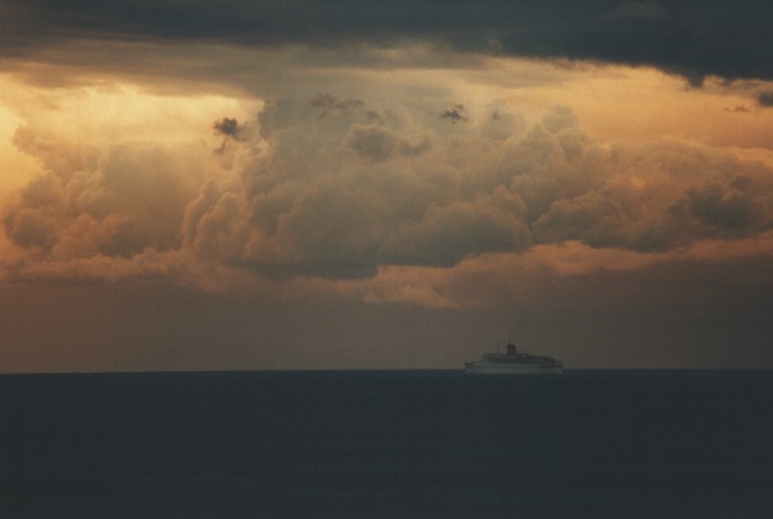 thunderstorm cumulonimbus_calvus : North Head, NSW   28 August 2000