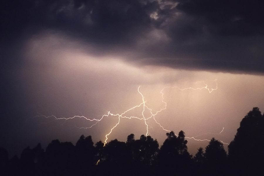 lightning lightning_bolts : McLeans Ridges, NSW   26 September 2000