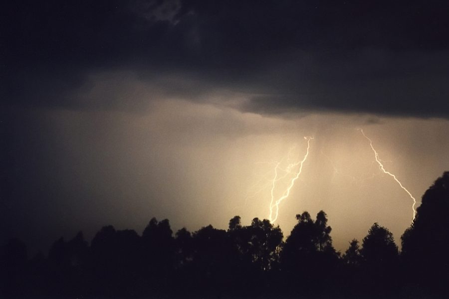 lightning lightning_bolts : McLeans Ridges, NSW   26 September 2000