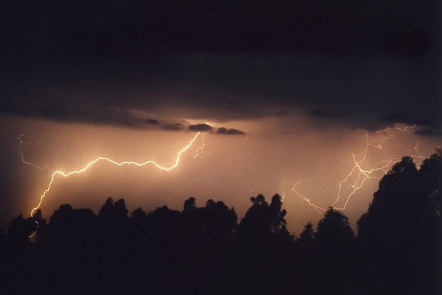 lightning lightning_bolts : McLeans Ridges, NSW   26 September 2000