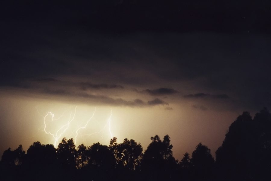 lightning lightning_bolts : McLeans Ridges, NSW   26 September 2000