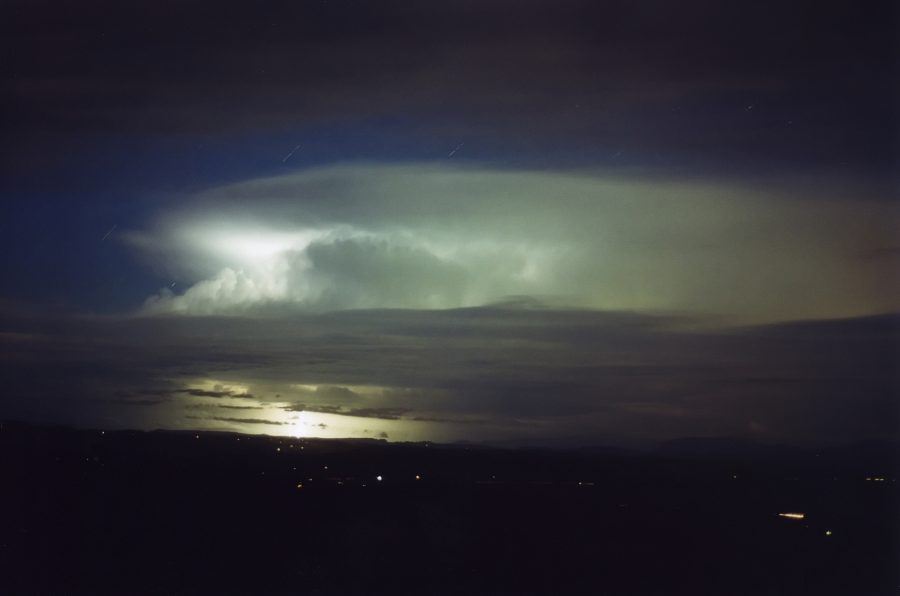 thunderstorm cumulonimbus_incus : McLeans Ridges, NSW   16 October 2000