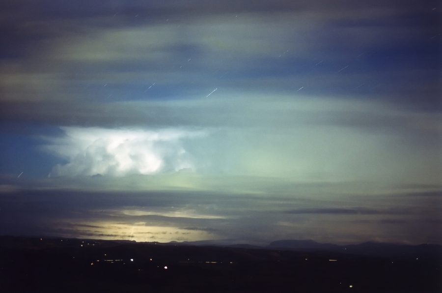 thunderstorm cumulonimbus_incus : McLeans Ridges, NSW   16 October 2000