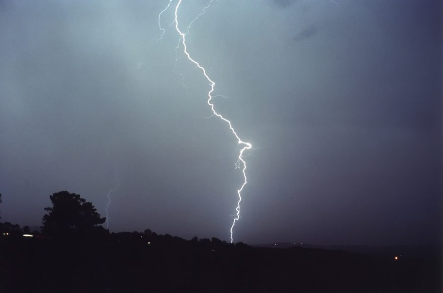 lightning lightning_bolts : McLeans Ridges, NSW   25 October 2000