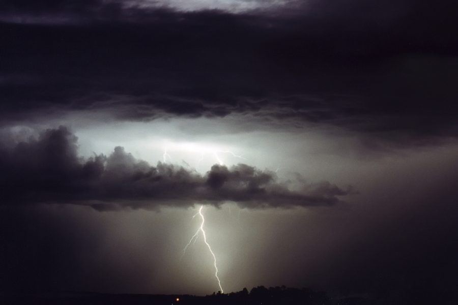 lightning lightning_bolts : McLeans Ridges, NSW   27 October 2000