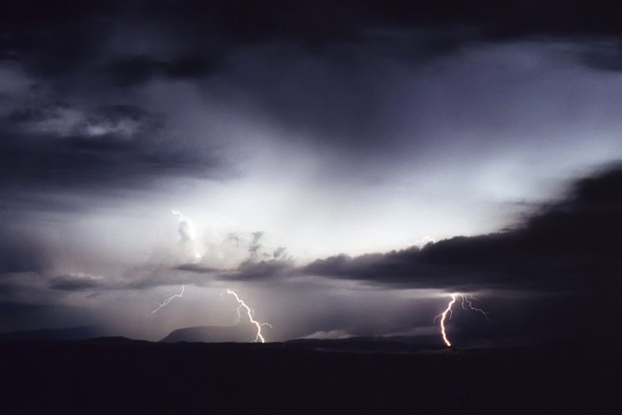 lightning lightning_bolts : McLeans Ridges, NSW   27 October 2000