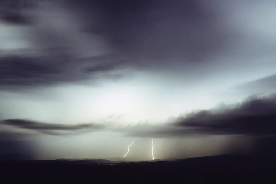 lightning lightning_bolts : McLeans Ridges, NSW   27 October 2000