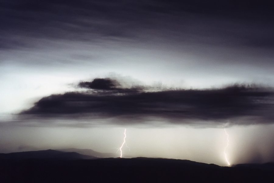 lightning lightning_bolts : McLeans Ridges, NSW   27 October 2000