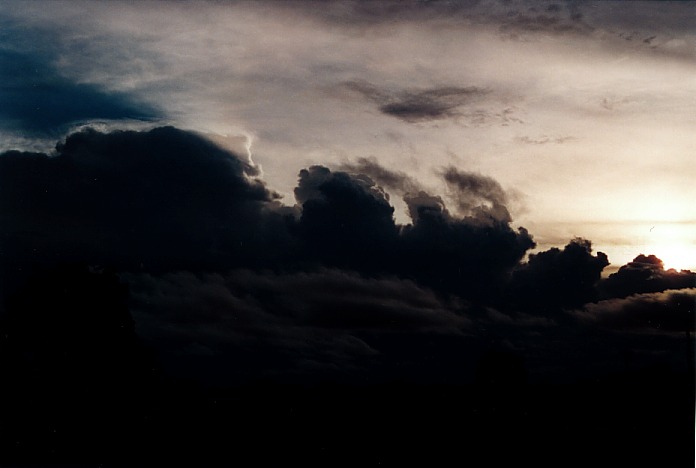 pileus pileus_cap_cloud : Byrock, NSW   18 November 2000