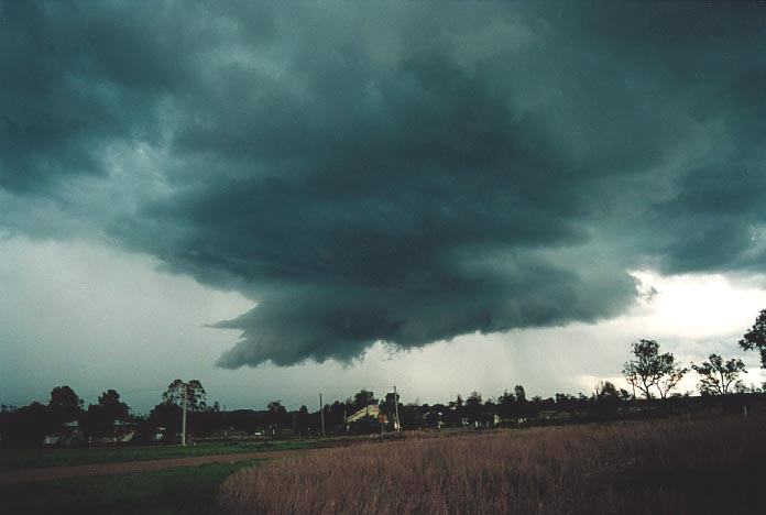 wallcloud thunderstorm_wall_cloud : Banana, Qld   21 November 2000