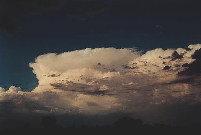 thunderstorm cumulonimbus_incus : Inglewood, Qld   27 November 2000