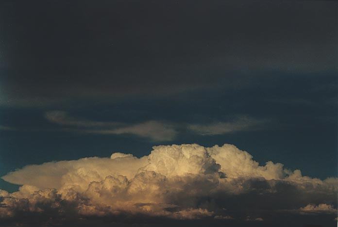 thunderstorm cumulonimbus_incus : NW of Singleton, NSW   30 November 2000