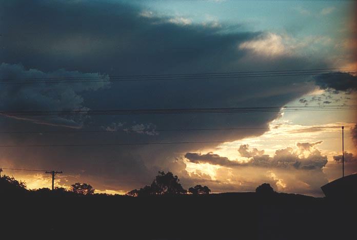 thunderstorm cumulonimbus_incus : Bundarra, NSW   4 December 2000