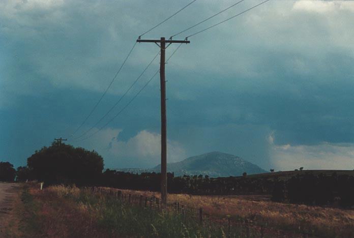 wallcloud thunderstorm_wall_cloud : N of Jerrys Plains, NSW   6 December 2000