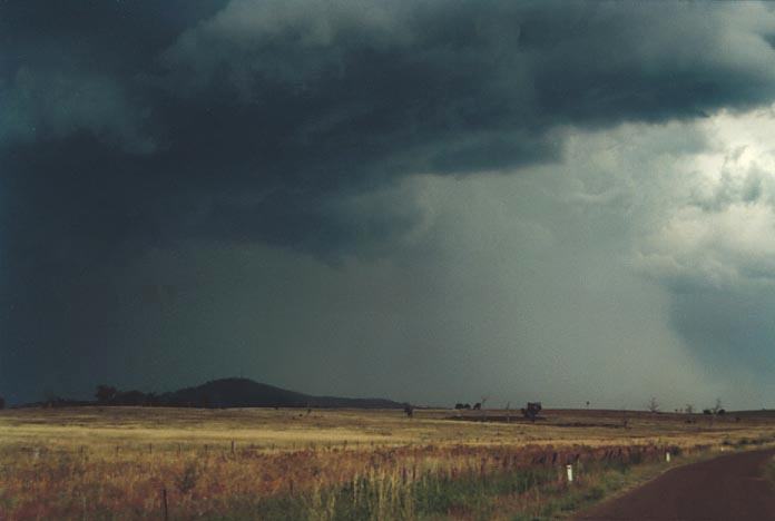 microburst micro_burst : S of Muswellbrook, NSW   6 December 2000