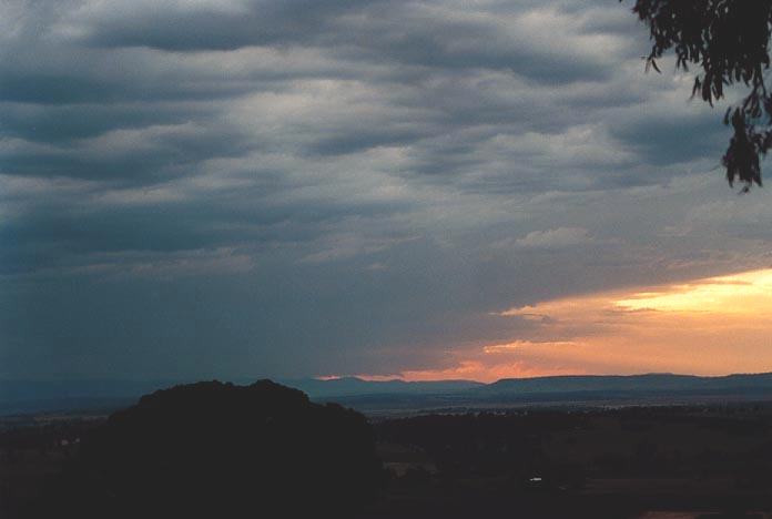 cumulonimbus thunderstorm_base : Quirindi, NSW   6 December 2000