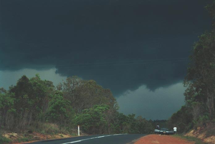 wallcloud thunderstorm_wall_cloud : N of Grafton, NSW   8 December 2000