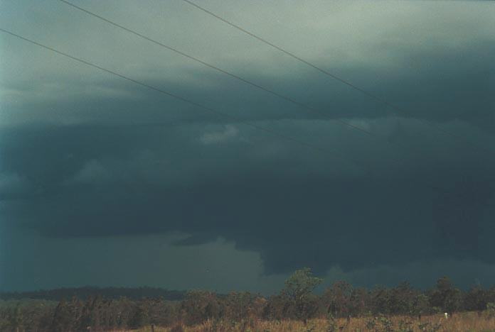 wallcloud thunderstorm_wall_cloud : N of Grafton, NSW   8 December 2000