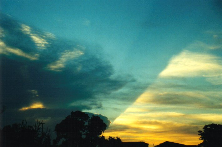 thunderstorm cumulonimbus_incus : McLeans Ridges, NSW   11 December 2000