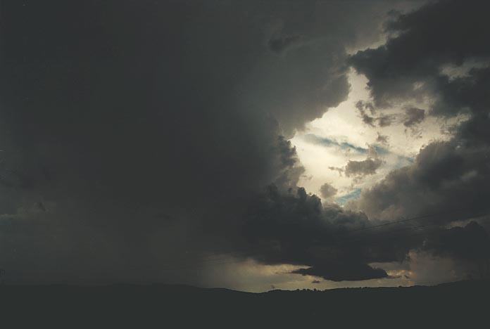 updraft thunderstorm_updrafts : S of Oberon, NSW   7 January 2001