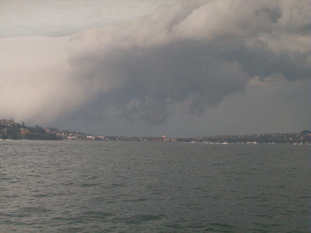 contributions received : Sydney Harbour, NSW<BR>Photo by JeanPaul Harris   28 February 2001