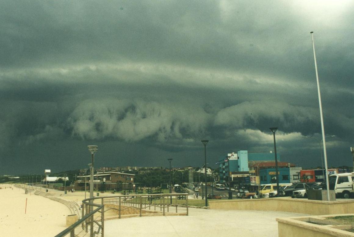 contributions received : Maroubra Beach, NSW<BR>Photo by Spencer Steinwede   28 February 2001