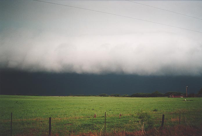 shelfcloud shelf_cloud : SW of Elk City along route 283 Oklahoma, USA   19 May 2001