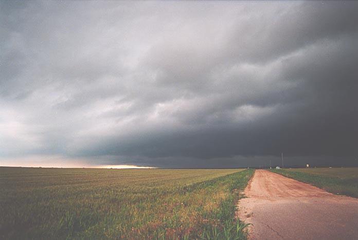 cumulonimbus thunderstorm_base : SW of Elk City along route 283 Oklahoma, USA   19 May 2001