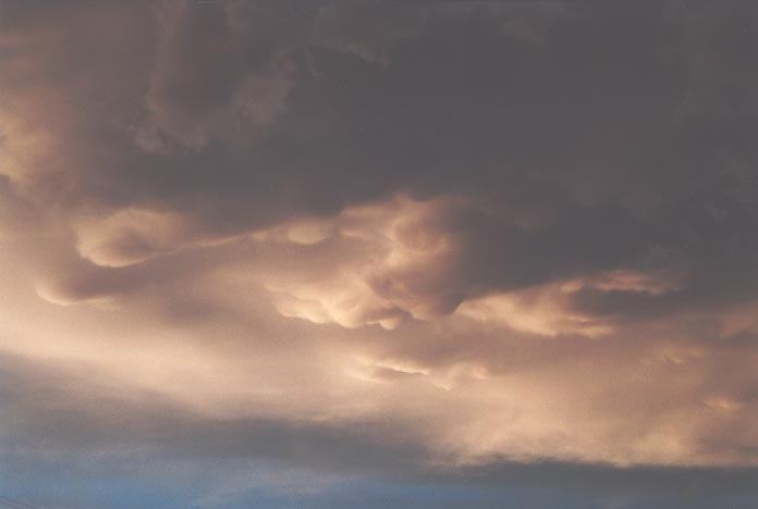 mammatus mammatus_cloud : SE of Lubbock, Texas, USA   26 May 2001