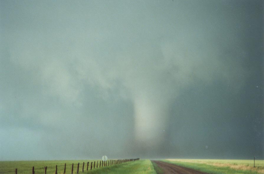 tornadoes funnel_tornado_waterspout : near White Deer, Texas, USA   29 May 2001