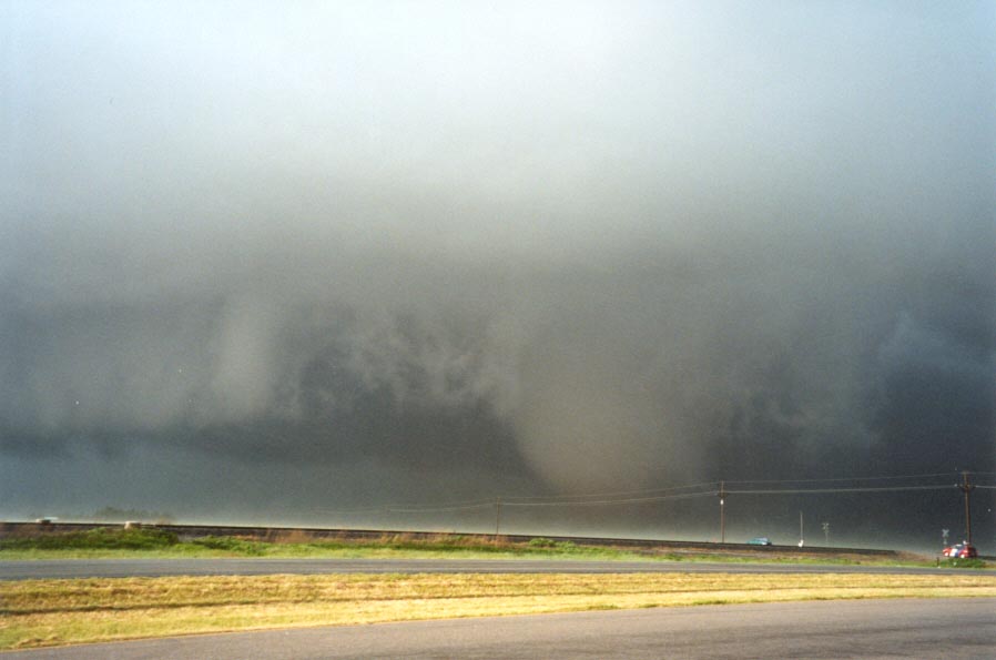 wallcloud thunderstorm_wall_cloud : near White Deer, Texas, USA   29 May 2001