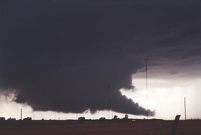 wallcloud thunderstorm_wall_cloud : S of Woodward, Oklahoma, USA   5 June 2001