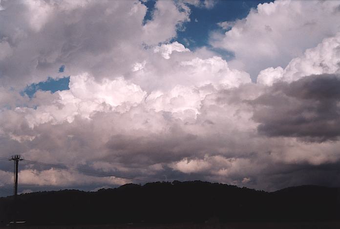 thunderstorm cumulonimbus_incus : 16km S of Nabiac, NSW   3 October 2001