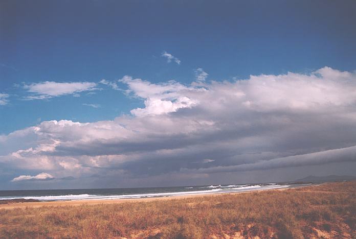 thunderstorm cumulonimbus_incus : Hallidays Point, NSW   3 October 2001