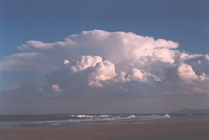 thunderstorm cumulonimbus_incus : Hallidays Point, NSW   3 October 2001