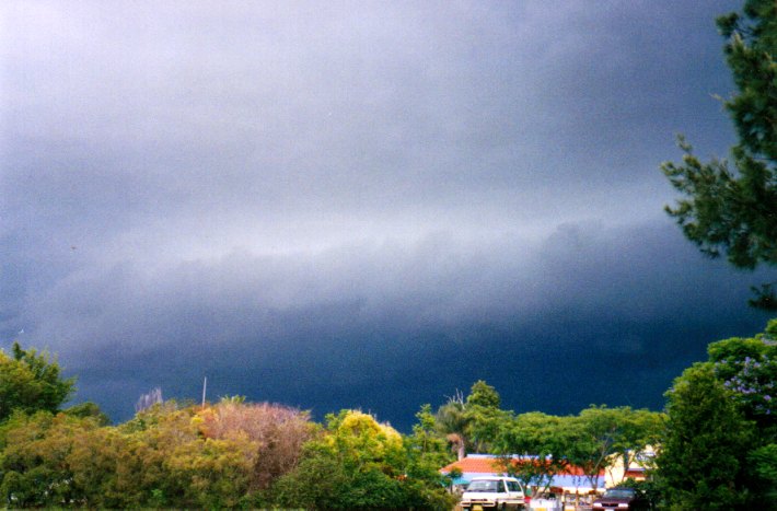 shelfcloud shelf_cloud : Wollongbar, NSW   26 November 2001