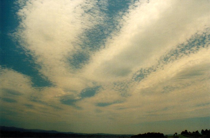 altocumulus lenticularis : McLeans Ridges, NSW   4 December 2001