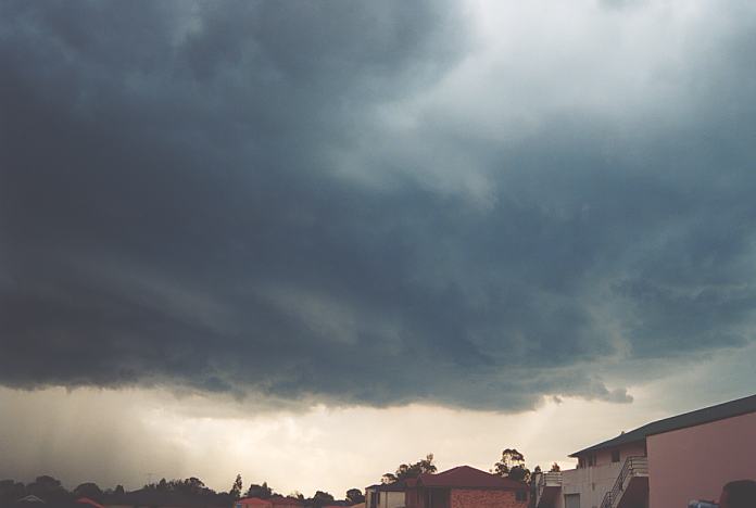 wallcloud thunderstorm_wall_cloud : Liverpool, NSW   16 February 2002