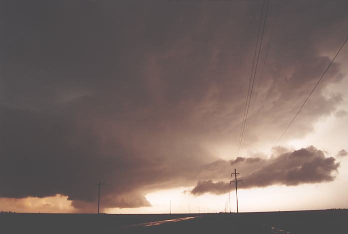 wallcloud thunderstorm_wall_cloud : SE of Spearman, Texas, USA   23 May 2002